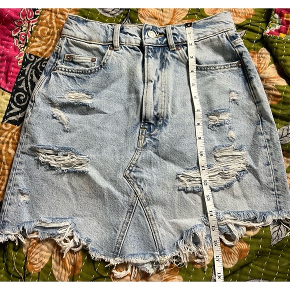 Anthropologie Pilcro Destroyed Denim Mini Skirt Size 0 - Picture 3 of 13